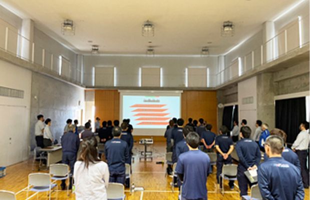 安全衛生ミーティングの様子