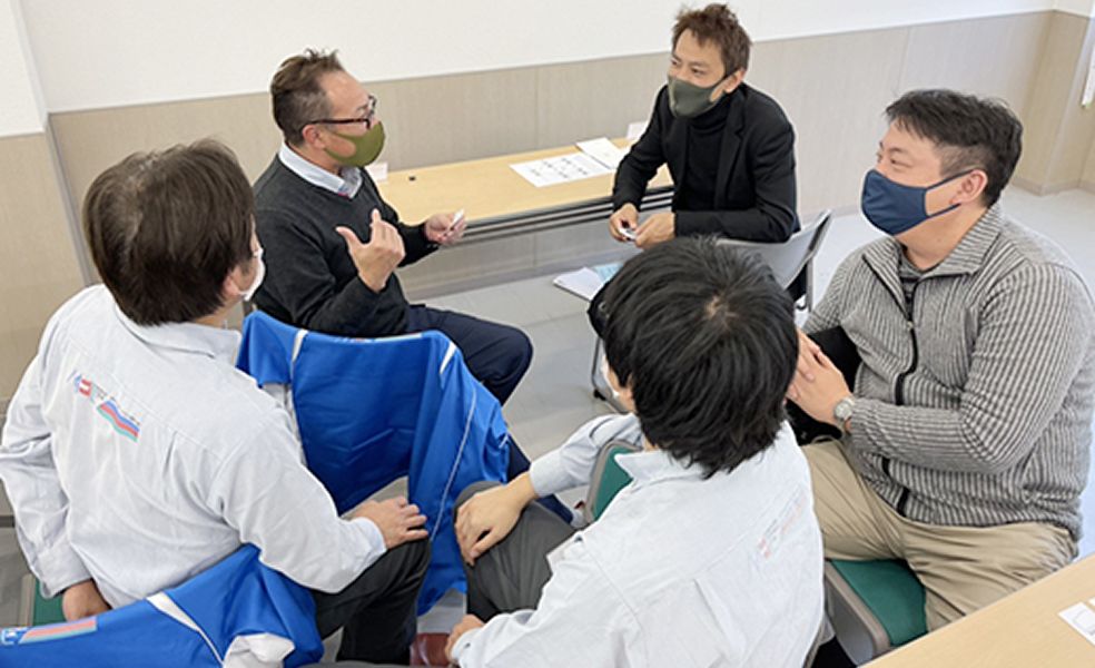 社員同士の対話の様子