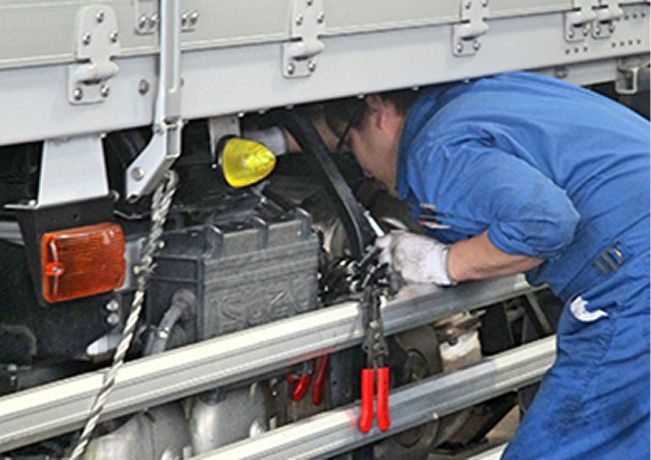 車検整備の様子 3