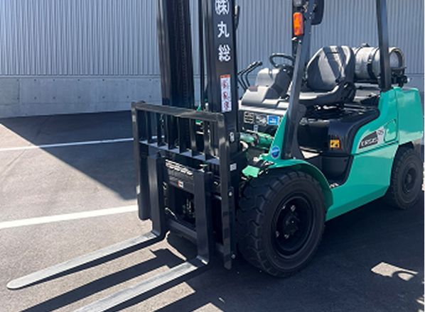 東海倉庫 倉庫棟 フォークリフト